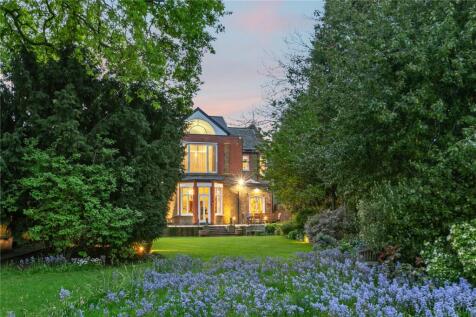 6 bedroom end of terrace house for sale