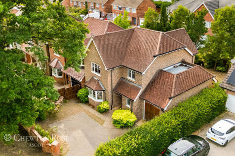 Nine Mile Ride, Wokingham 3 bed detached house for sale