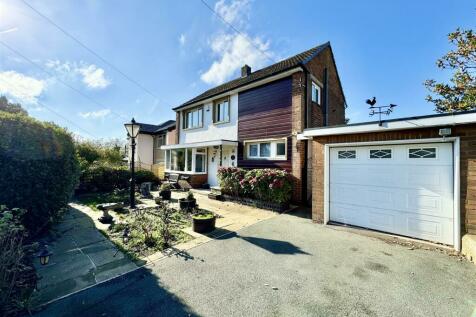 Woodsome Drive, Fenay Bridge... 3 bed detached house for sale