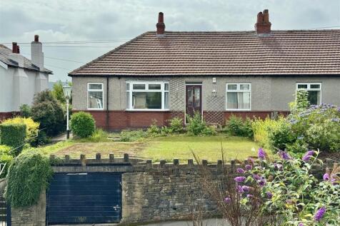 Kaye Lane, Almondbury, Huddersfield... 3 bed semi