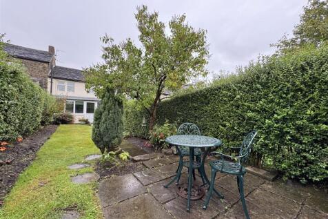 The Village, Thurstonland... 2 bed character property for sale