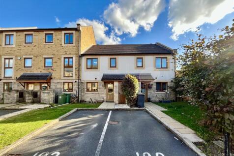 Greenlea Court, Huddersfield, HD5 8QB 3 bed terraced house for sale