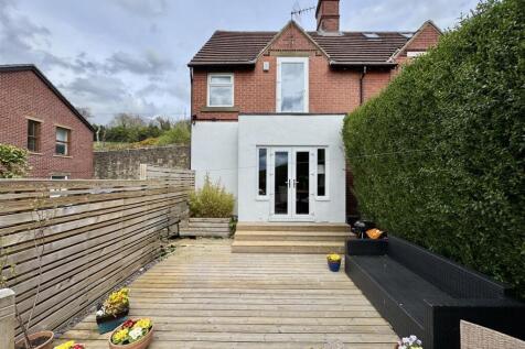 Wakefield Road, Fenay Bridge... 2 bed semi