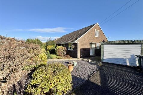 St. Peters Crescent, Kirkheaton... 3 bed semi