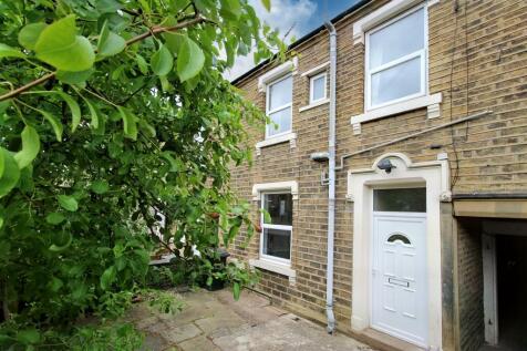 Barcroft Road, Huddersfield, HD4 6LB 2 bed terraced house for sale