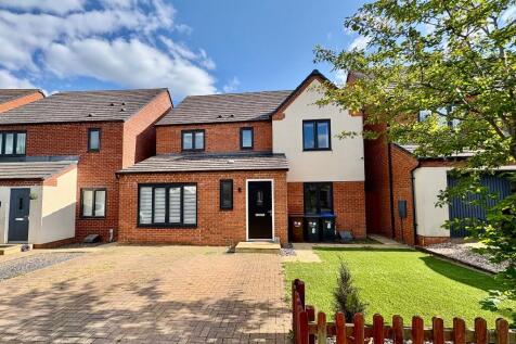 4 bedroom detached house for sale