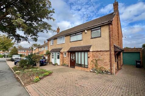 3 bedroom semi-detached house for sale