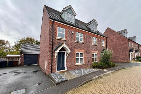 4 bedroom semi-detached house for sale