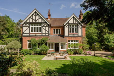 6 bedroom semi-detached house for sale