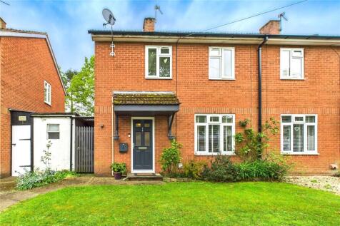 Birch Road, Tadley, Hampshire, RG26 2 bed semi