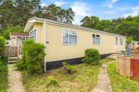 Pinelands Mobile Home Park, Padworth... 2 bed mobile home for sale