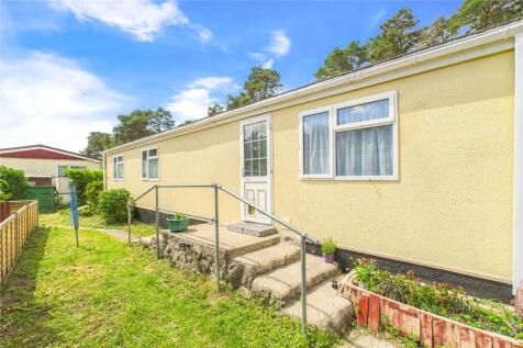 Pinelands Mobile Home Park, Padworth... 2 bed mobile home for sale