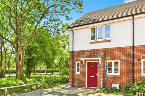 Benham Place, Tadley, Hampshire, RG26 2 bed end of terrace house for sale