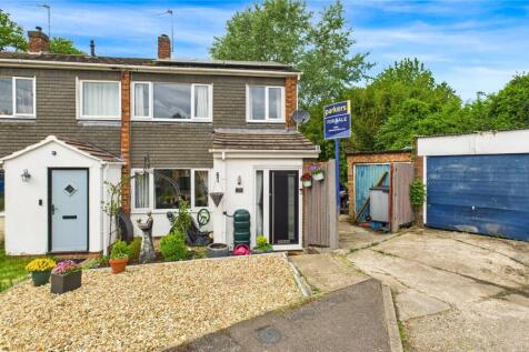 North View Road, Tadley, Hampshire, RG26 3 bed end of terrace house for sale
