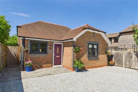 Pelican Road, Pamber Heath, Tadley... 2 bed bungalow for sale