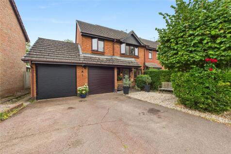 Oaklea Gardens, Bramley, Tadley... 3 bed end of terrace house for sale