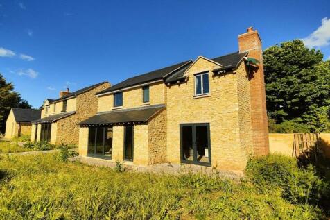 6 bedroom detached house for sale