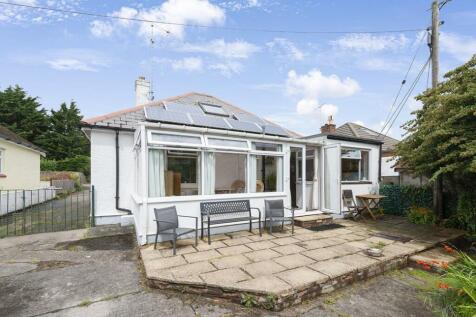 West Coker Road Yeovil 3 bed detached bungalow for sale