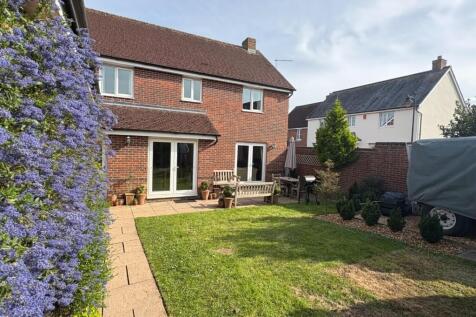 Kenelm Close Sherborne 4 bed detached house for sale