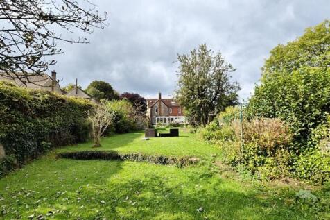 5 bedroom semi-detached house for sale