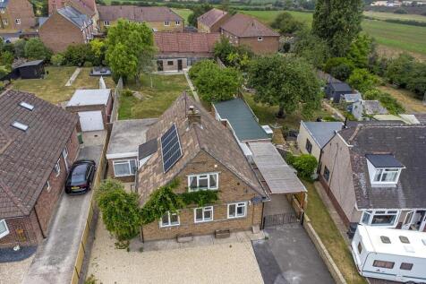 Primrose Lane, Yeovil 4 bed detached bungalow for sale
