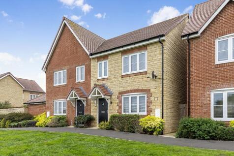 Crackmore Drive, Milborne Port... 3 bed semi