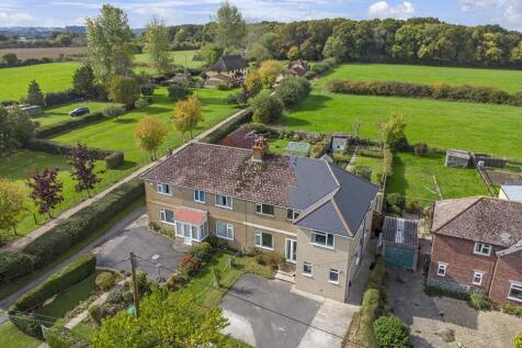 5 bedroom semi-detached house for sale