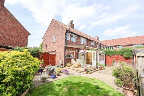 Pine Walk, Ripon 3 bed end of terrace house for sale