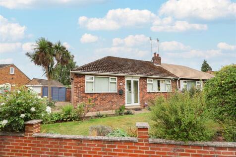 2 bedroom semi-detached bungalow for sale