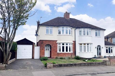Gainsborough Road, Bury St. Edmunds IP33 3 bed semi