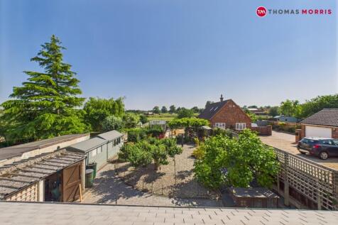 Bedford Road, Bedford MK44 4 bed bungalow for sale