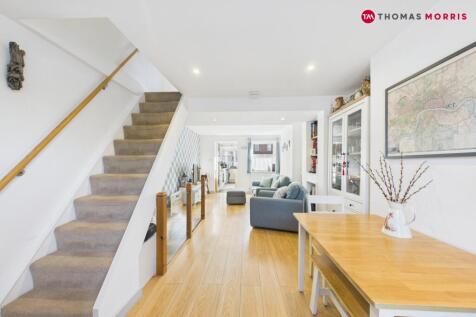 The Baulk, Bedfordshire SG18 2 bed terraced house for sale