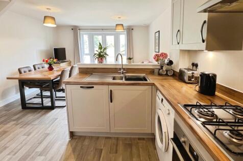 Leafcutter Way, West Yorkshire BD19 4 bed end of terrace house for sale