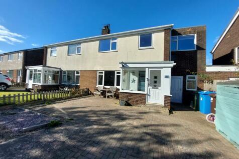 4 bedroom semi-detached house for sale