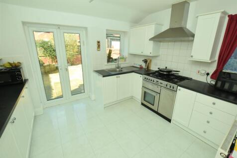 22 Peasholm Crescent, Scarborough... 3 bed semi