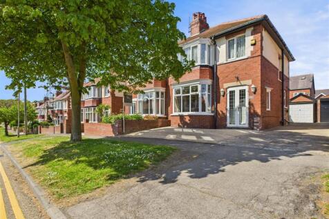 22 Peasholm Crescent, Scarborough... 3 bed semi