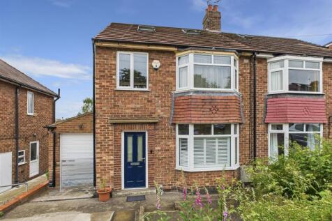 3 bedroom semi-detached house for sale