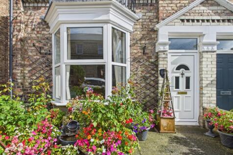 66 Newbiggin, Malton, YO17 7JF 4 bed end of terrace house for sale