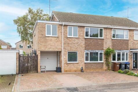 4 bedroom semi-detached house for sale