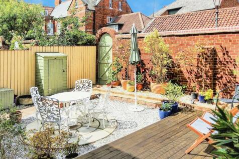 Waltham Lane, Beverley 4 bed terraced house for sale