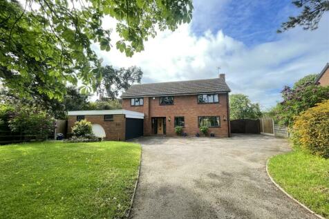 4 bedroom detached house for sale