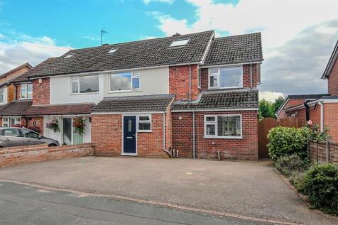 4 bedroom semi-detached house for sale