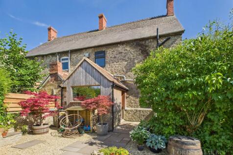 4 bedroom semi-detached house for sale