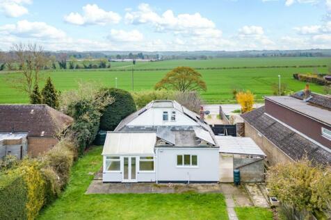 The Causeway, Royston SG8 4 bed bungalow for sale