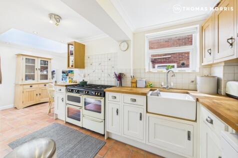 Latin Close, St. Neots PE19 3 bed semi