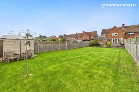 Latin Close, St. Neots PE19 3 bed semi
