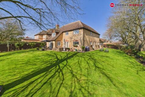 5 bedroom detached house for sale