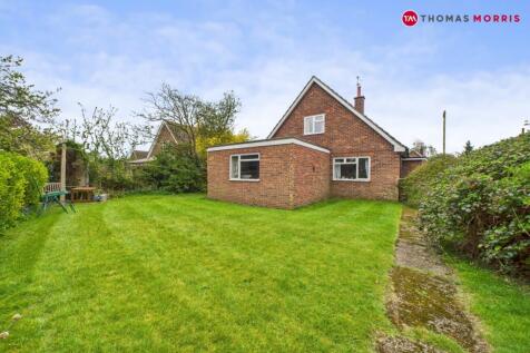 3 bedroom link detached house for sale