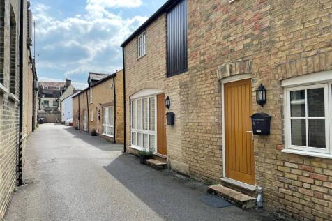 2 bedroom semi-detached house for sale