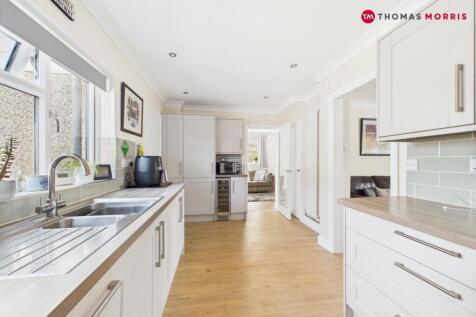 Warboys Road, Huntingdon PE28 4 bed semi